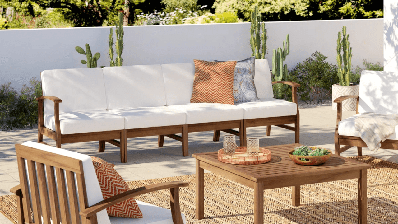 Lounge furniture arrangement